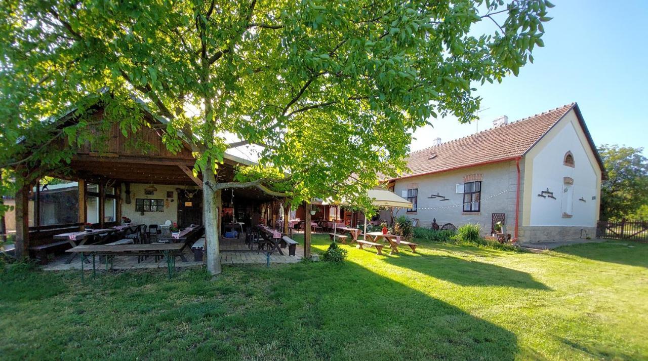 Kazmer Szallas - Gasthaus Varbalog Екстер'єр фото